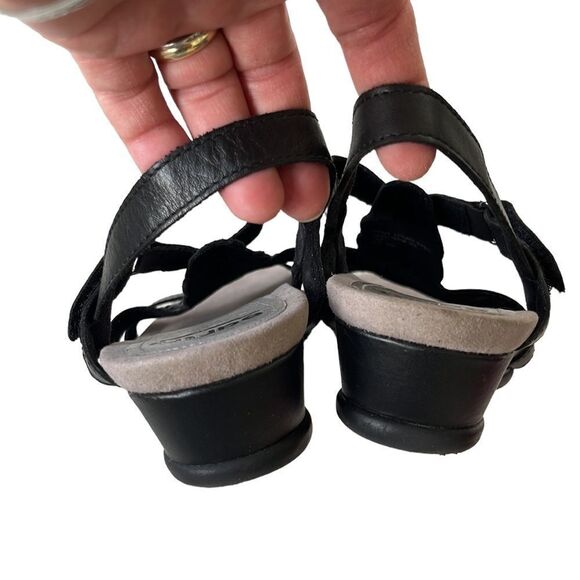 EUC Earth Brand Leather Low Wedge Sandals - Picture 6 of 7